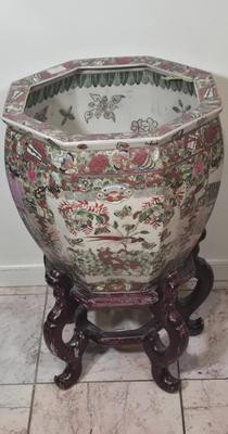 LOT 115K: Chinese Export Famille Rose Porcelain Fishbowl Planter