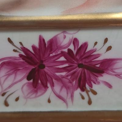 LOT 117K: Dresden Porcelain Figural Centerpiece