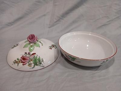 Sale Photo Thumbnail #539: Repaired break in lid. 8" wide x 4" high.