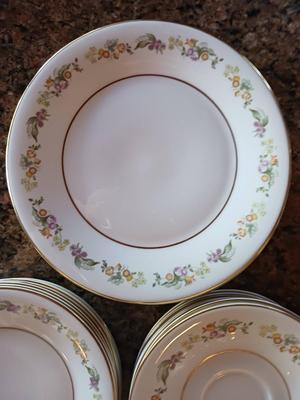 Sale Photo Thumbnail #582: 8 Dinner Plates, 8 Salad Plates, 8 Bread Plates, 7 Saucers, 8 Cups, 2 Oval Serving Dishes