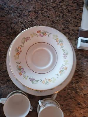 Sale Photo Thumbnail #577: 8 Dinner Plates, 8 Salad Plates, 8 Bread Plates, 7 Saucers, 8 Cups, 2 Oval Serving Dishes