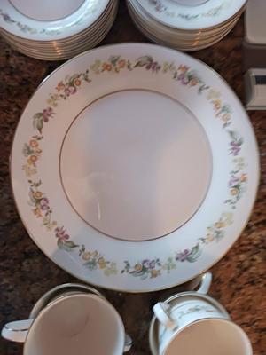 Sale Photo Thumbnail #579: 8 Dinner Plates, 8 Salad Plates, 8 Bread Plates, 7 Saucers, 8 Cups, 2 Oval Serving Dishes