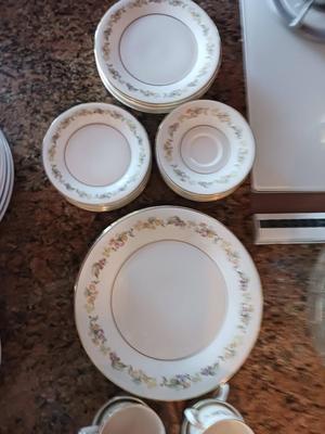 Sale Photo Thumbnail #578: 8 Dinner Plates, 8 Salad Plates, 8 Bread Plates, 7 Saucers, 8 Cups, 2 Oval Serving Dishes