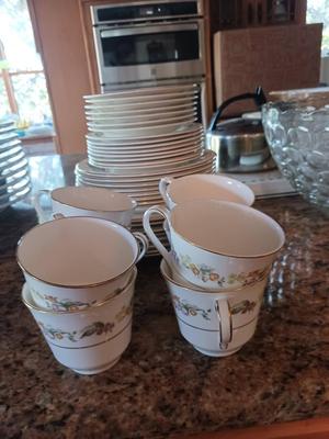 Sale Photo Thumbnail #576: 8 Dinner Plates, 8 Salad Plates, 8 Bread Plates, 7 Saucers, 8 Cups, 2 Oval Serving Dishes