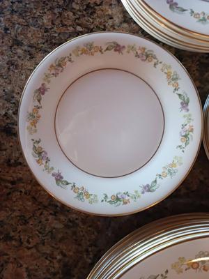 Sale Photo Thumbnail #580: 8 Dinner Plates, 8 Salad Plates, 8 Bread Plates, 7 Saucers, 8 Cups, 2 Oval Serving Dishes