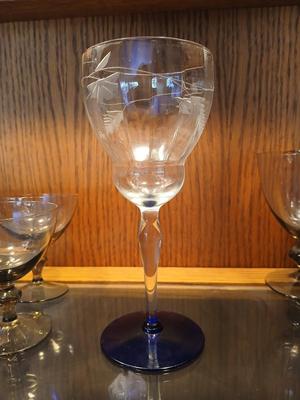 Sale Photo Thumbnail #588: (6) Water Goblet 7 3/4", (6) Champagne/Sherbet 6 1/2", (4) Cordial/Juice 3 1/2" Great Condition