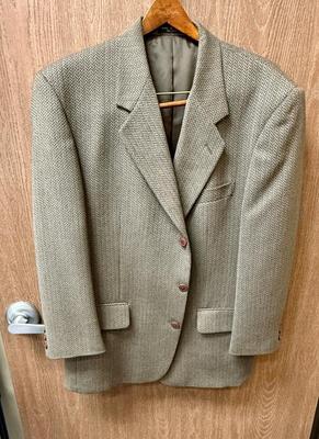 Sale Photo Thumbnail #598: Medium brown color, 100% wool, made in Korea for Macy's/Bullock's Men's Store. 3-button traditional style. Good condition.