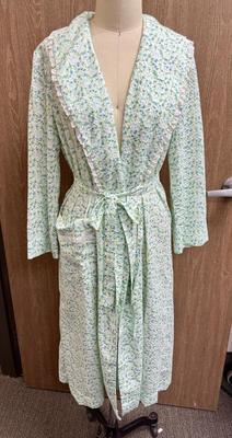 Sale Photo Thumbnail #104: In good used condition. The garment tags have been removed, so no size tag, but our mannequin is a size 8 for reference.