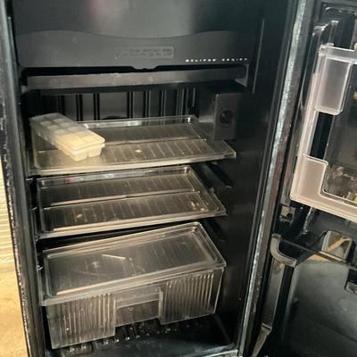 565 Sanyo Small Refrigerator