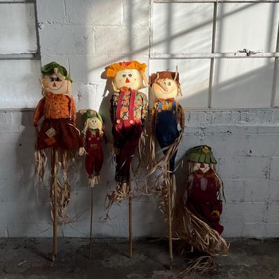 566 Set of 5 Outdoor Scarecrow Decorations
