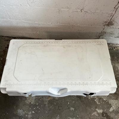 572 Large White Igloo Sportsman Cooler