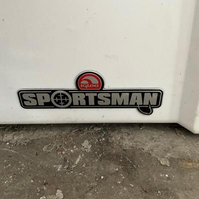 572 Large White Igloo Sportsman Cooler