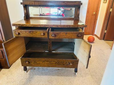 ANTIQUE TIGER OAK MIRRORED BACK SIDEBOARD BUFFET ON CASTERS