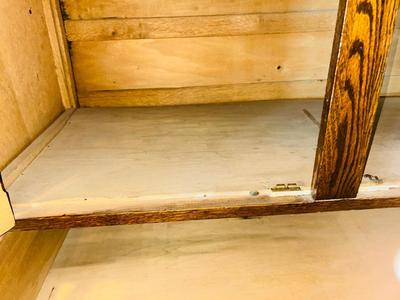 ANTIQUE TIGER OAK MIRRORED BACK SIDEBOARD BUFFET ON CASTERS