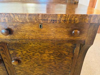 ANTIQUE TIGER OAK MIRRORED BACK SIDEBOARD BUFFET ON CASTERS