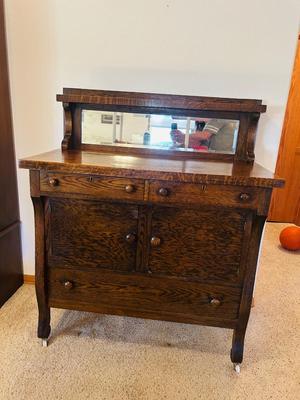 ANTIQUE TIGER OAK MIRRORED BACK SIDEBOARD BUFFET ON CASTERS