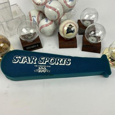 780 Lot Of Rawlings Baseballs & Stands