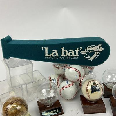 780 Lot Of Rawlings Baseballs & Stands