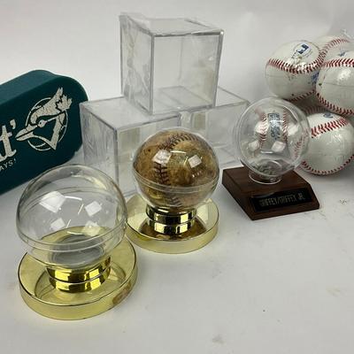 780 Lot Of Rawlings Baseballs & Stands