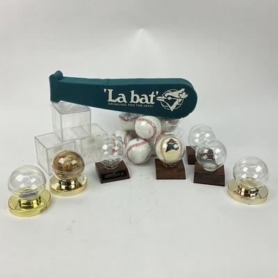 780 Lot Of Rawlings Baseballs & Stands