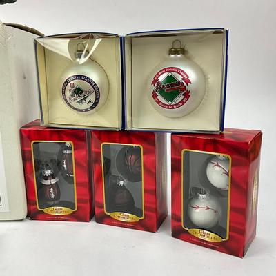 781 Atlanta Braves Christmas Lot