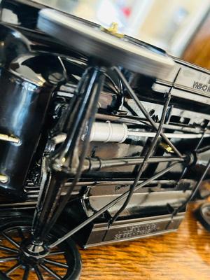 UNIVERSAL HOBBIES 1:18 SCALE 1908-1910 FORD MODEL T