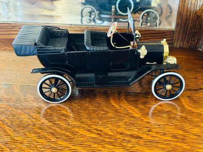 UNIVERSAL HOBBIES 1:18 SCALE 1908-1910 FORD MODEL T