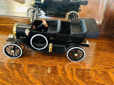 UNIVERSAL HOBBIES 1:18 SCALE 1908-1910 FORD MODEL T