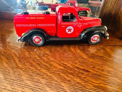 GOLDEN WHEEL DIE-CAST 1940 FORD TEXACO GAS OIL TANKER TRUCK