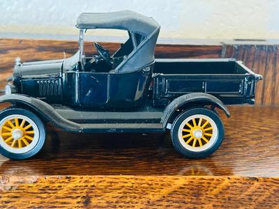 GOLDEN WHEEL DIECAST YELLOW PEPSI COLA SODA DELIVERY TRUCK & NATIONAL MOTOR MUESUM 1925 FORD