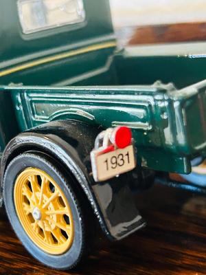 NATIONAL MOTOR MUSEUM MINT 1931 FORD MODEL A & PEPSI DIE-CAST DELIVERY TRUCK