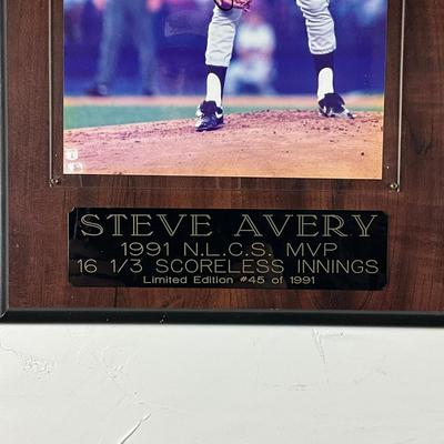 826 Framed And Autograph Of Steve Avery 1991 N.L.C.S MVP