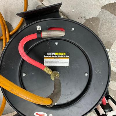 923 Central Pneumatic Retractable Hose Reel With Soft Air Hose