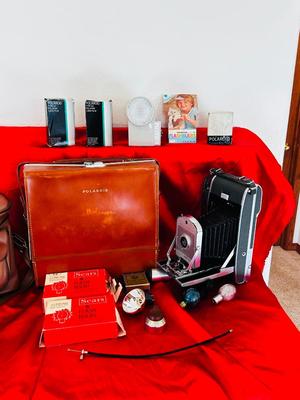 1950’s POLAROID LAND CAMERA MODEL 150 IN ORIGINAL CASE WITH ACCESSORIES