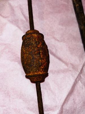 ANTIQUE BEAM HANGING BARN SCALE FOR COTTON OR TOBACCO WITH WEIGHTS