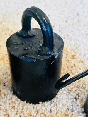 ANTIQUE BEAM HANGING BARN SCALE FOR COTTON OR TOBACCO WITH WEIGHTS