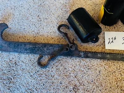 ANTIQUE BEAM HANGING BARN SCALE FOR COTTON OR TOBACCO WITH WEIGHTS