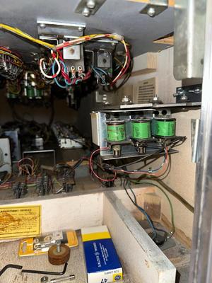 1975 “ALADDIN’S CASTLE” PINBALL MACHINE BY BALLY