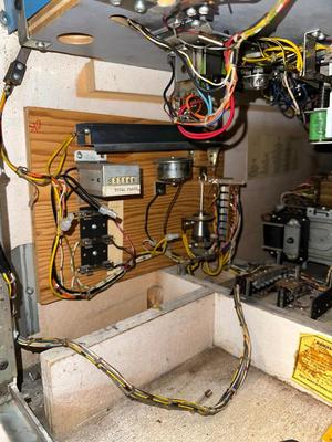 1975 “ALADDIN’S CASTLE” PINBALL MACHINE BY BALLY