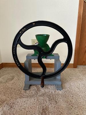 VINTAGE CAST IRON EXPORT/FAMILY GRIST MILL HAND CRANKED COFFEE/GRAIN GRINDER