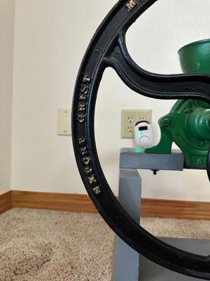 VINTAGE CAST IRON EXPORT/FAMILY GRIST MILL HAND CRANKED COFFEE/GRAIN GRINDER