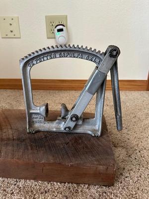 VINTAGE CE POTTER CAST IRON WALNUT CRACKER