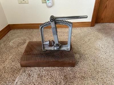 VINTAGE CE POTTER CAST IRON WALNUT CRACKER