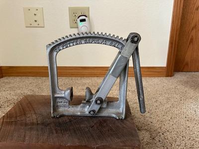 VINTAGE CE POTTER CAST IRON WALNUT CRACKER