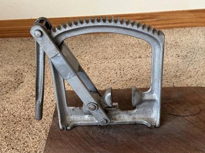 VINTAGE CE POTTER CAST IRON WALNUT CRACKER