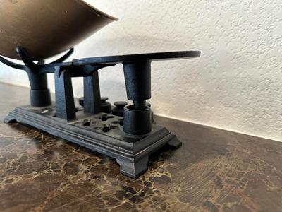 VINTAGE CAST IRON AND BRASS TABLETOP MERCANTILE BALANCE SCALE WITH WEIGHTS