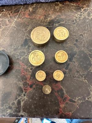 VINTAGE BRASS BALANCE SCALE AND VINTAGE PELOUZE PETITE MODEL P-1 POSTAL SCALE