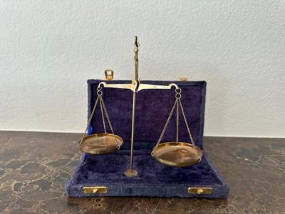 VINTAGE BRASS BALANCE SCALE AND VINTAGE PELOUZE PETITE MODEL P-1 POSTAL SCALE