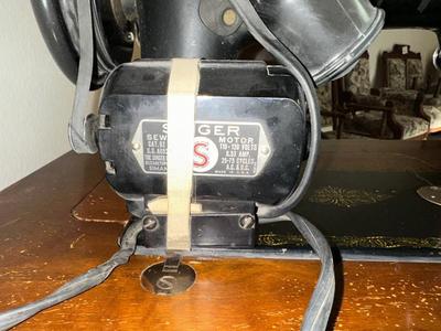 VINTAGE SINGER ELECTRIC SEWING MACHINE MODEL 99K HOUSED INSIDE SINGER WOODEN FOLD OUT CABINET