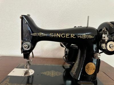 VINTAGE SINGER ELECTRIC SEWING MACHINE MODEL 99K HOUSED INSIDE SINGER WOODEN FOLD OUT CABINET